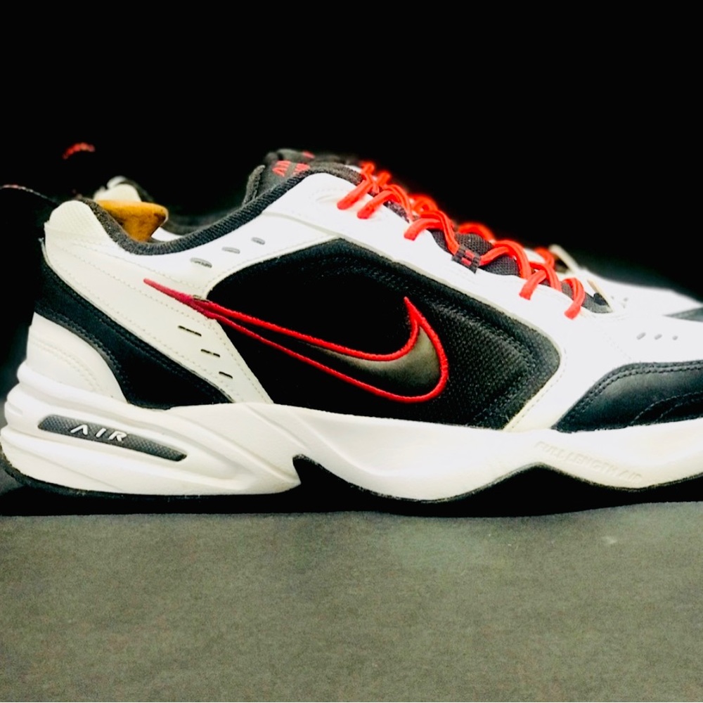 NIKE - Picture 4 of 13